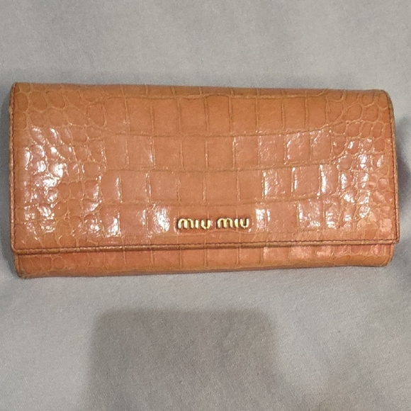 Miu Miu Brown Crocodile-Embossed Wallet - Picture 1 of 11